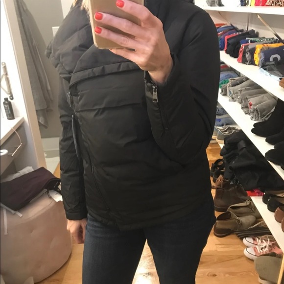 UGG SHORT PUFF COAT BRAND NEW - Picture 4 of 6